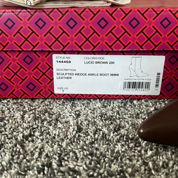 Tory Burch Wedge ankle boot new with box - Picture 2 of 2